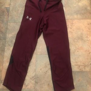 Xs underarmour maroon crop leggings